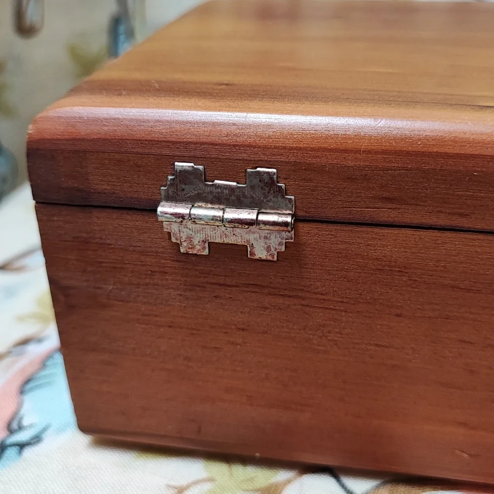 Lane Cedar Chest Salesman Sample Wood Jewelry Craft Stash Box *FLAW* NO KEY